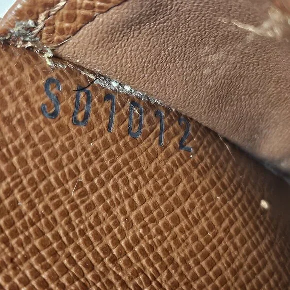 Authentic Louis Vuitton Monogram Canvas Agenda PM (Small Ring Planner) - Picture 5 of 11